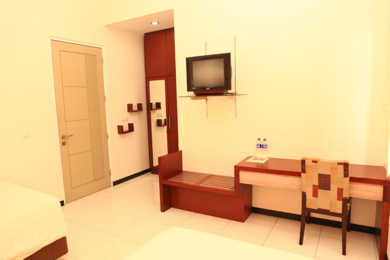 Hotel Arya Graha Semarang Exterior foto