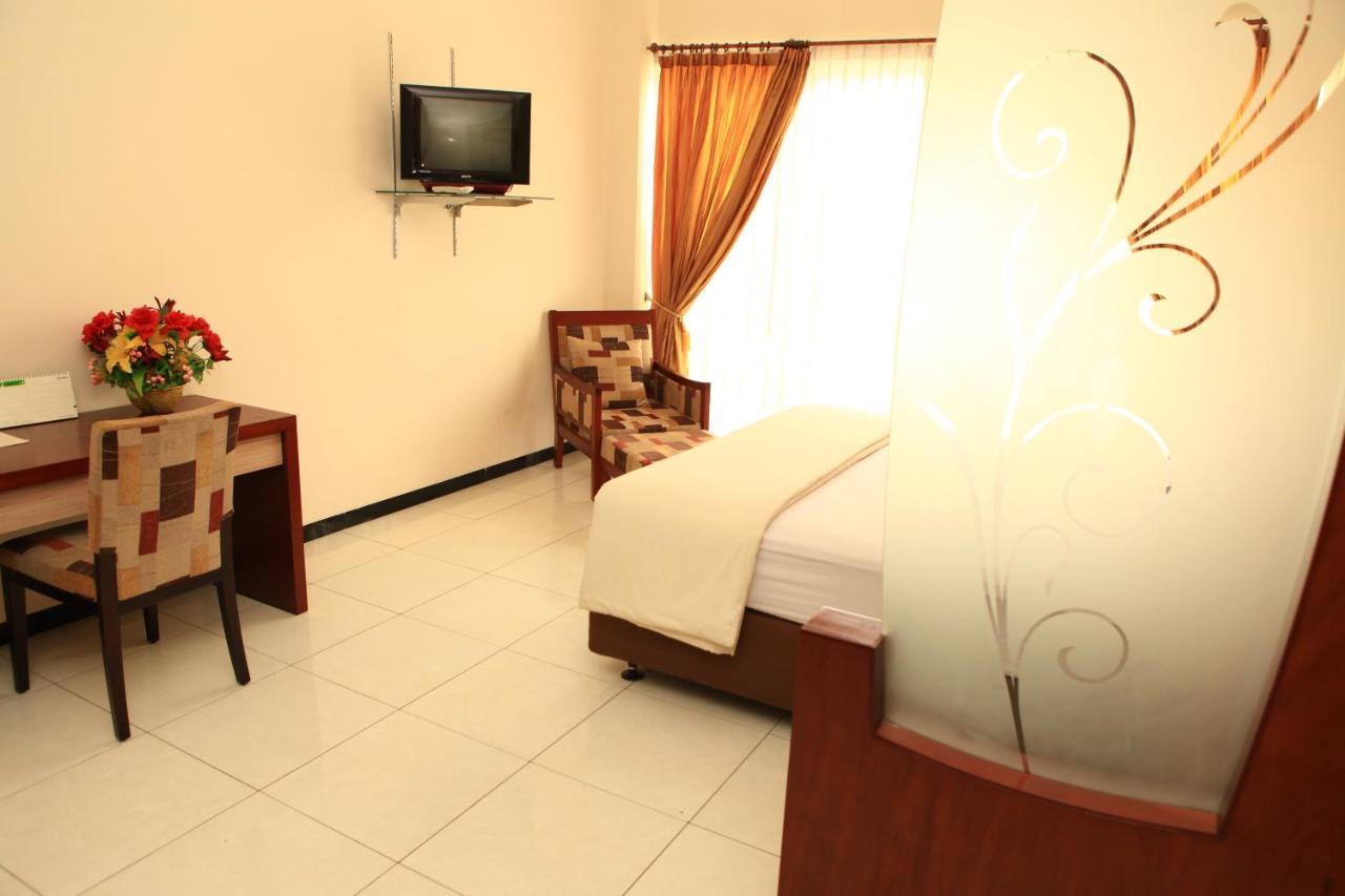 Hotel Arya Graha Semarang Exterior foto