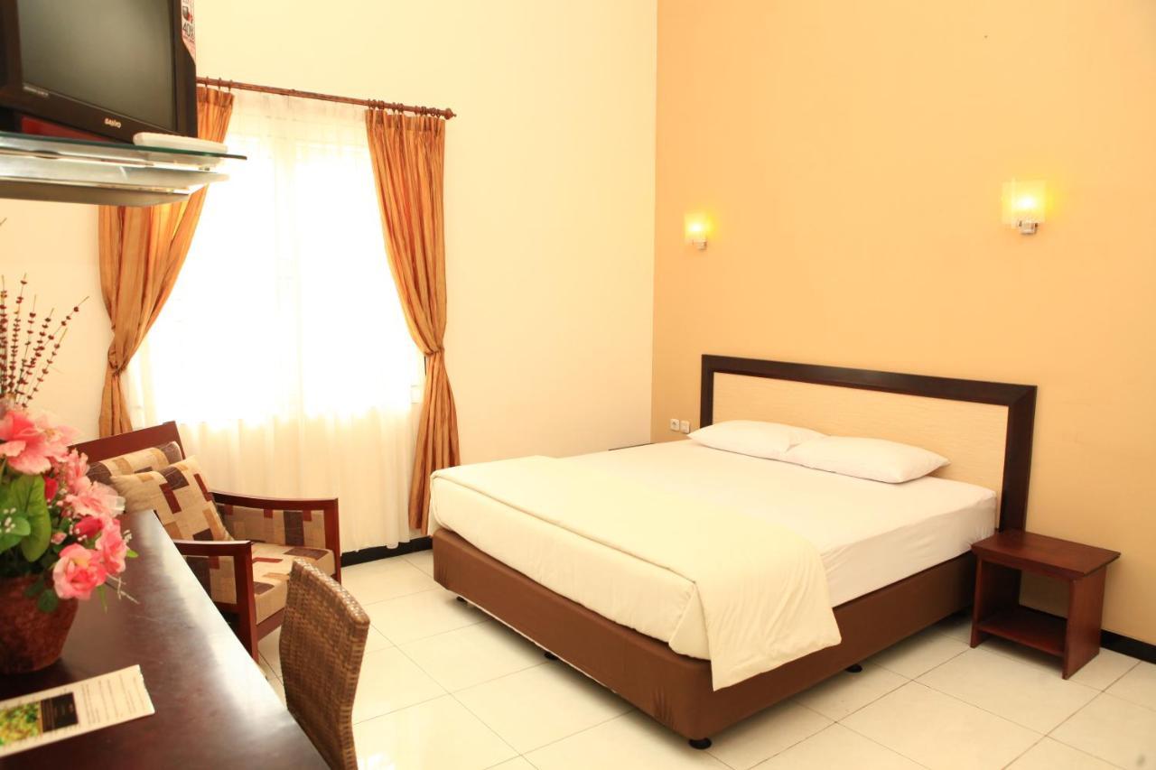 Hotel Arya Graha Semarang Exterior foto